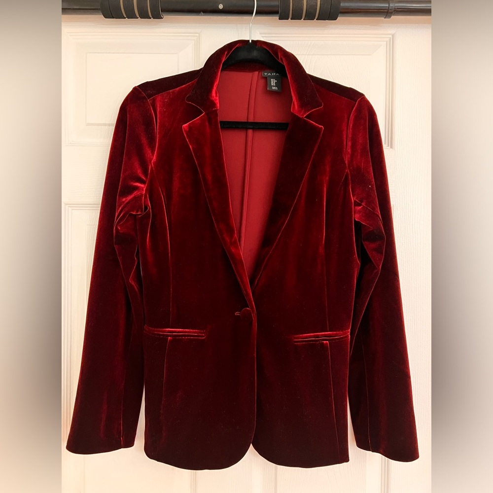 Tahari single button blazer